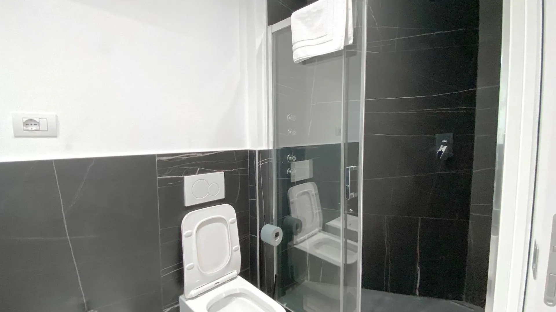 Cardano Suite - 5 Min From Central Station Milan Apartment