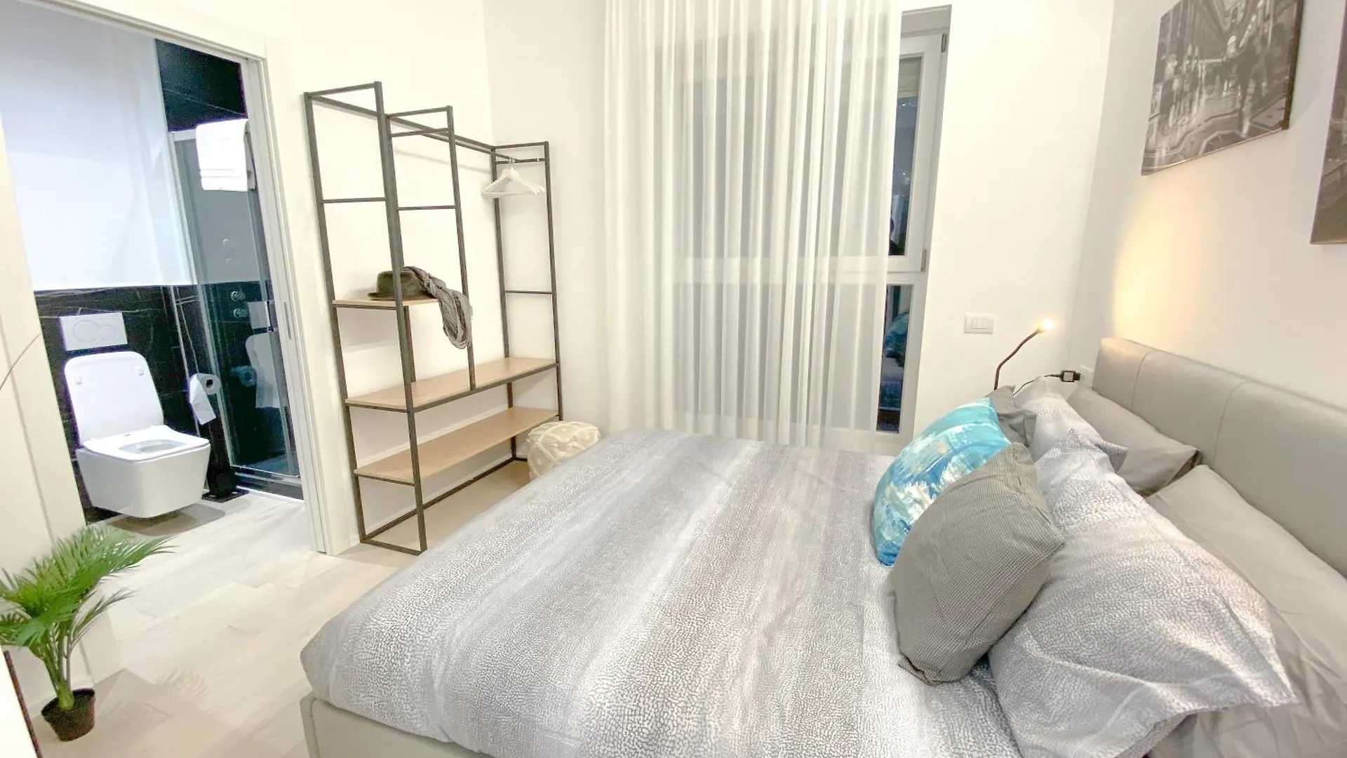 Cardano Suite - 5 Min From Central Station Milan 0*,  Italy