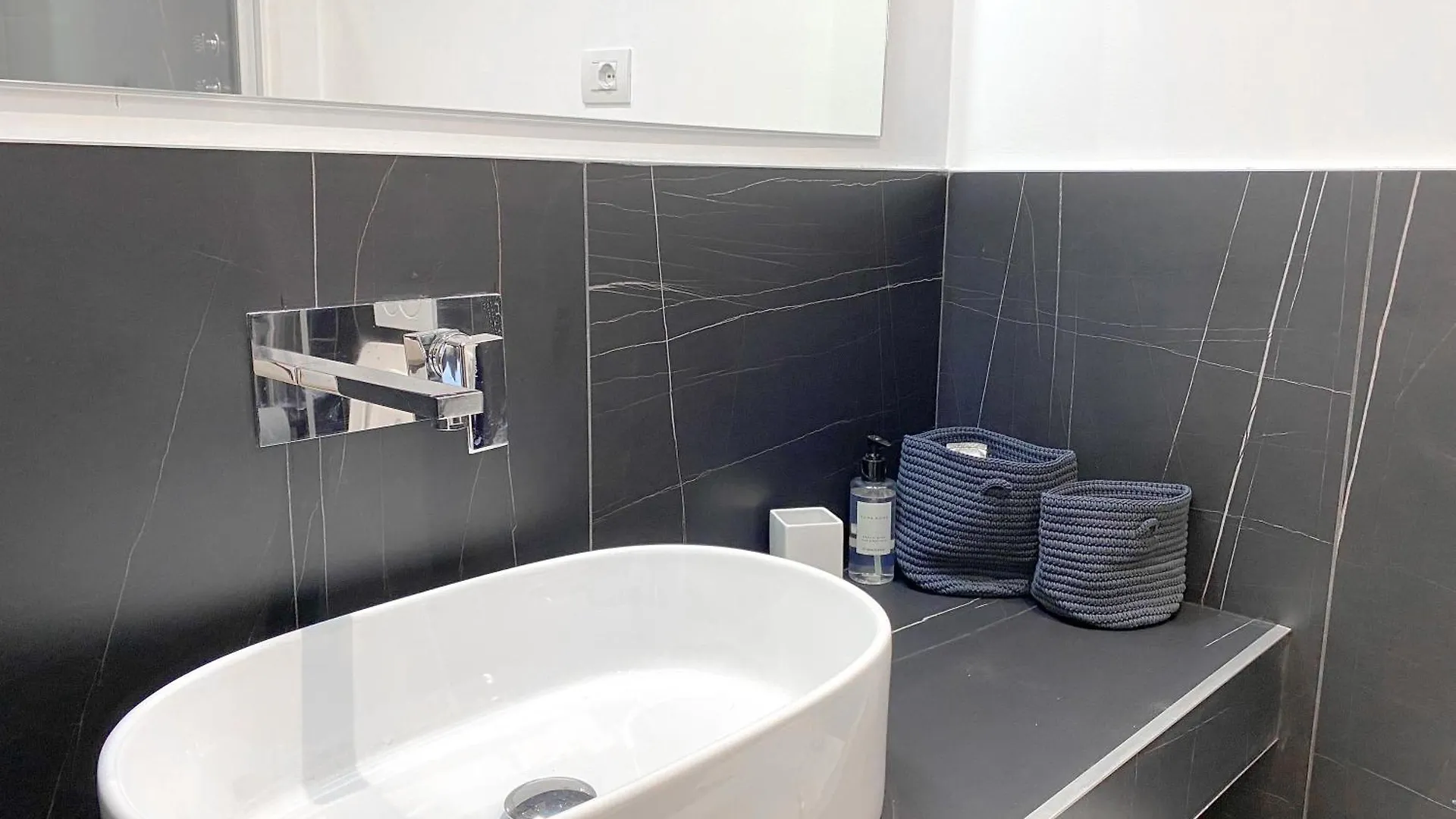 Apartment Cardano Suite - 5 Min From Central Station Milan Italy